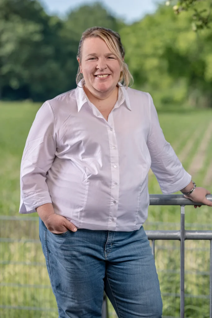 Christiane Locke, Pflegedienstleitung Behandlungspflege bei Pflege PIA, Porträt im Freien
